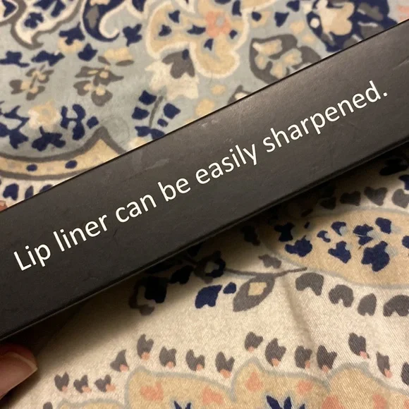 The beauty vaulte lip gloss and lip liner set - Picture 3 of 3